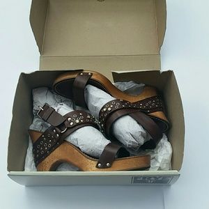 Frye Whitney Crystal wedges